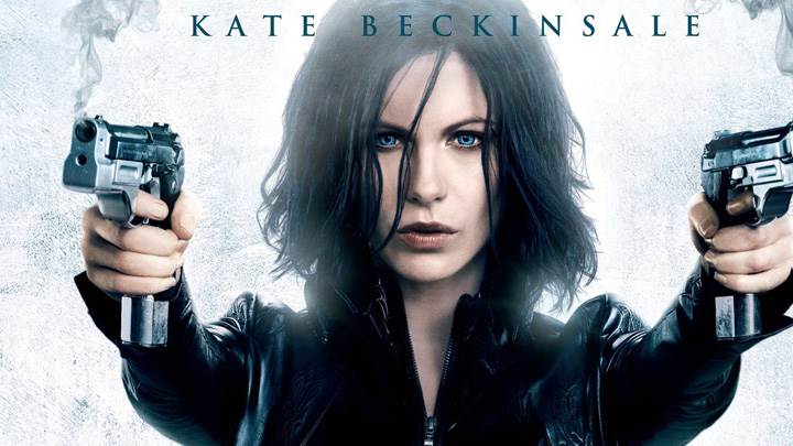 Kate Beckinsale Gun In Hands Underworld – Awakening